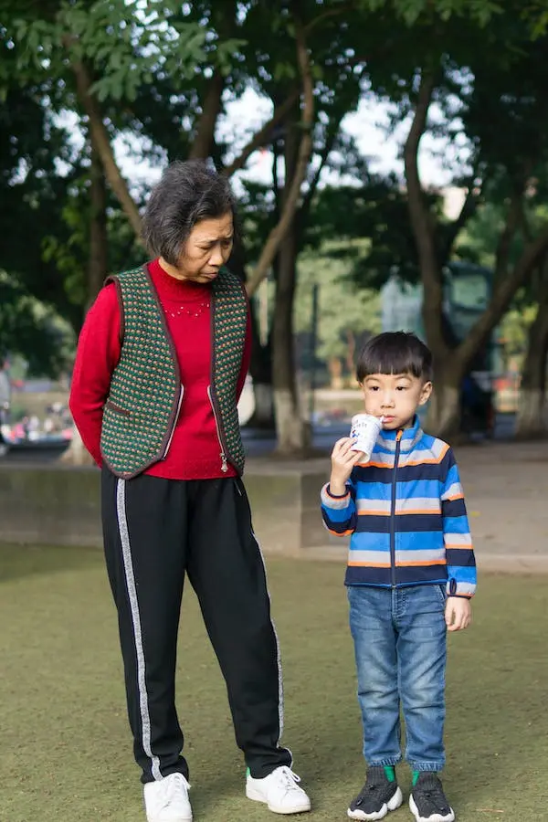 三明治世代,照顧父母及小孩
